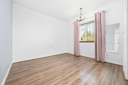 Price £950 pcm - Available Now - Unfurnished - Photo 5