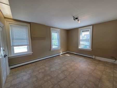 For Lease - 135 Fergus Street, Wellington North, Ontario - Photo 3