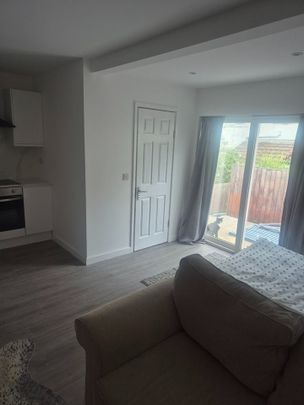 Bedsit, Croydon, CR7 - Photo 1
