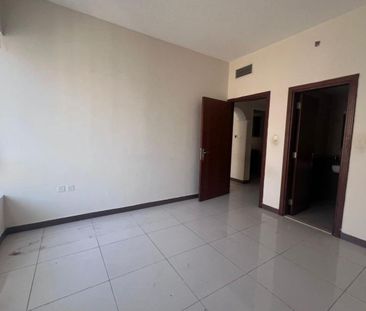 Free parking, central AC, free month & gym, prime - Photo 4