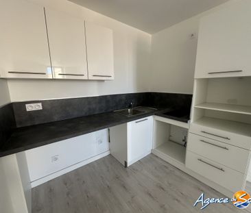 Location Appartement 2 pièces 35m² PORT LA NOUVELLE 11210 - Photo 2