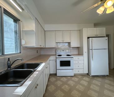 Spacious 4 Bedroom Home In Desirable Highlands – Character, Comfort... - Photo 5