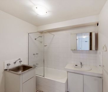 Parkside Lifestyle Moments from the MCG & CBD – 2 Bed | 1 Bath | 1 Car - Photo 5