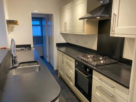 2 bedroom semi-detached house to rent - Photo 3