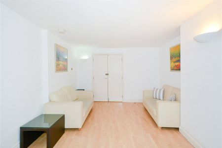 1 bedroom flat in London - Photo 2