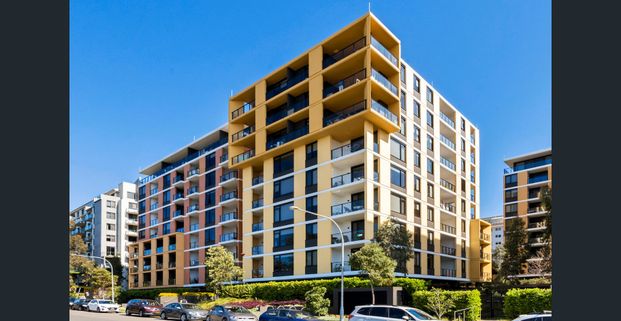 Sought after building in prime location - Photo 1