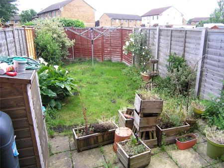 2 bedroom semi-detached house to rent - Photo 2