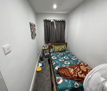 5 bedroom semi-detached house to rent - Photo 3