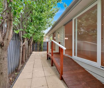 Sunlit Single-Level Living in a Quiet Bayside Cul-de-Sac - Photo 1