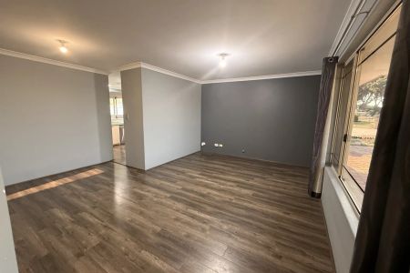 Coastal Comfort and Convenience - Your Secret Harbour Retreat Awaits - Photo 2