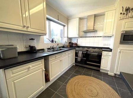 Rideway Close, Camberley, GU15 - Photo 4