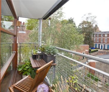 A charming 1 bed apartment located in this fantastic city centre lo... - Photo 5