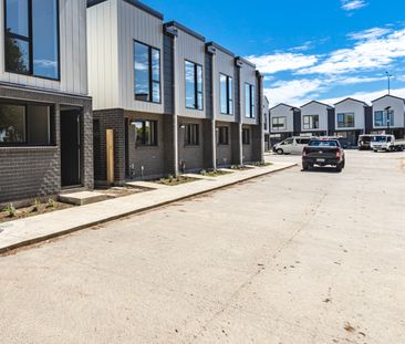 MANGERE BRIDGE, 3 BEDROOMS - Photo 3