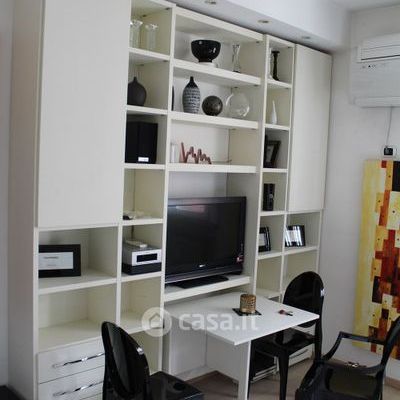 Monolocale in Affitto in Via Bartolomeo Panizza 8 a a Milano - Photo 1