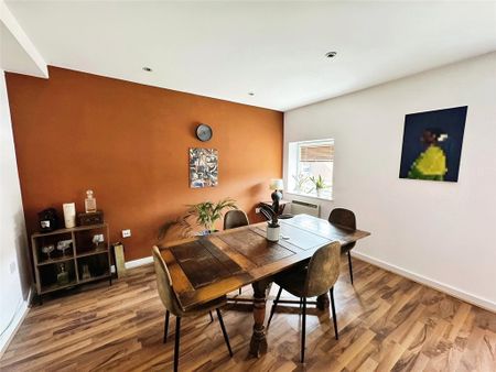 2 bedroom penthouse to rent - Photo 3