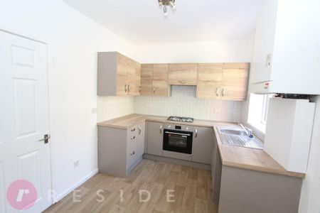 2 bedroom end of terrace house to rent - Photo 3