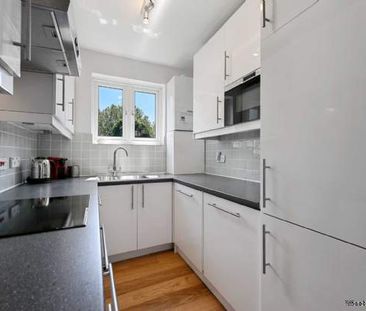 2 bedroom property to rent in London - Photo 1