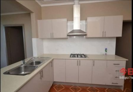 Hurstville - Photo 2