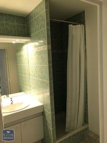 Location Appartement 3 pièces 64m² LYON 3ème - Photo 2