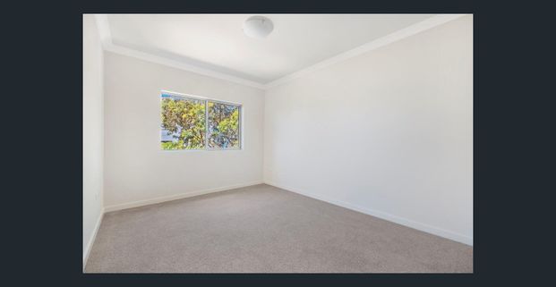 TOP FLOOR | NORTH FACING | WALK TO TOWN CENTRE & METRO! - Photo 1