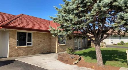 3 Bedroom Brick and Tile! - Photo 4