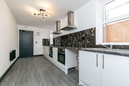 House share to rent - Photo 2