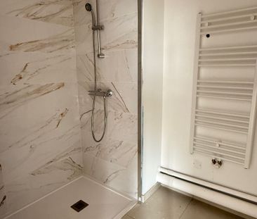 Location Appartement 4 pièces 124m² - Photo 3