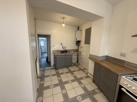 Price £700 pcm - Available Now - Unfurnished - Photo 4