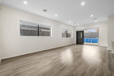 Stunning Family Home in Unbeatable Location! - Photo 2