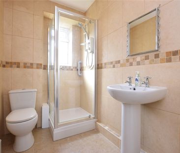 12, Queens Court, Moortown, Leeds, West Yorkshire, LS17 5PL - Photo 4