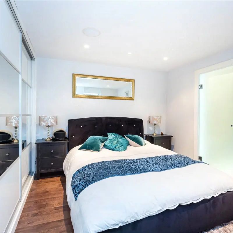 2 bedroom flat in St John's Wood - Photo 1