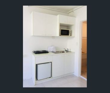 Studio in Prime Location - Photo 2