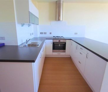 Goldsworth Road, Woking, Surrey, GU21 6JY - Photo 2