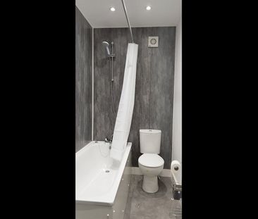 1 Bed Flat, Monk Bridge Road, LS6 - Photo 2