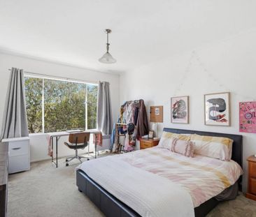 Spacious 4 Bedroom Family Home - Photo 4