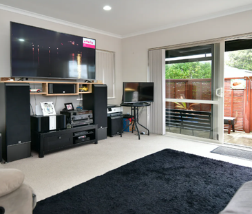 Orewa, 10 Centreway Road - Photo 2