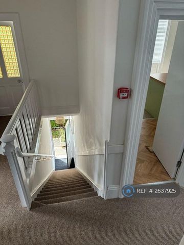 1 bedroom in a flat share to rent - Photo 4