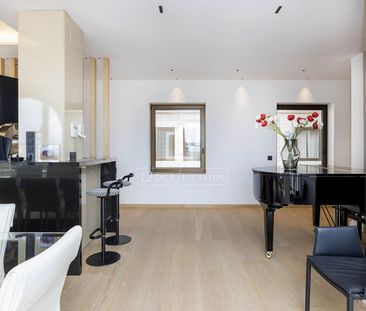 Excellent 4-bedroom apartment with 40 m² terrace for rent in Eixamp... - Photo 3