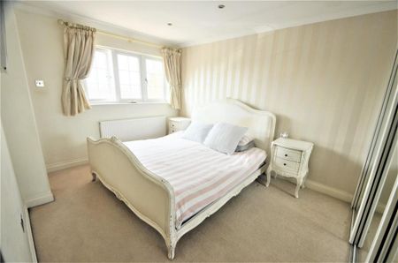 4 bedroom semi-detached house to rent - Photo 5