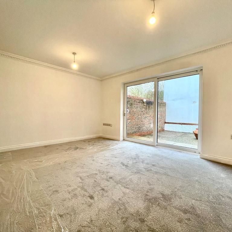 2 bedroom maisonette to rent - Photo 1