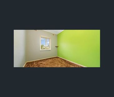 Comfortable Family Living in a Quiet Toongabbie Location - Photo 2