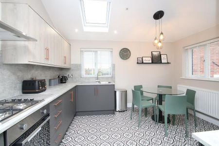 1 bedroom in a house share to rent - Photo 5