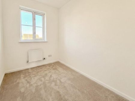 3 bedroom end of terrace house to rent - Photo 4