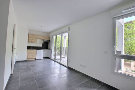 Location Appartement 1 pièce 32m² CLERMONT FERRAND 63100 - Photo 2