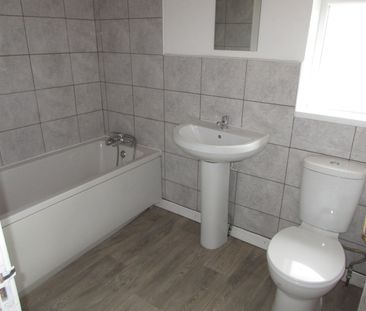 3 Bed Semi-Detached House, Beresford Gardens, TW4 - Photo 6