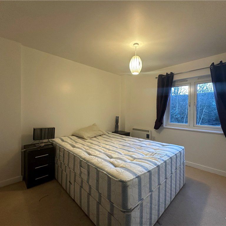 Constitution Hill, Woking, Surrey, GU22 7RT - Photo 1