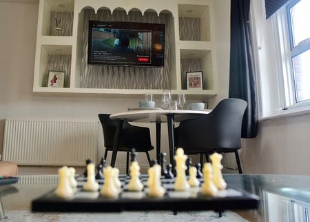 2 Bed Flat, Church Street, E15 - Photo 4