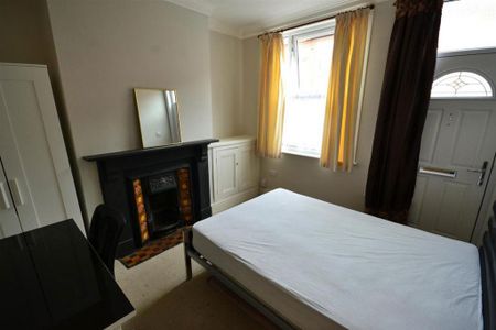 4 bedroom terraced house to rent - Photo 4