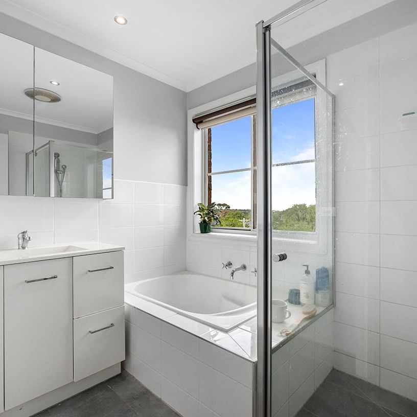Elevated Georgian Town Home Nestled In Court Location! - Photo 1
