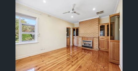 Spacious 3 bedroom family home. 6 month lease term. - Photo 2